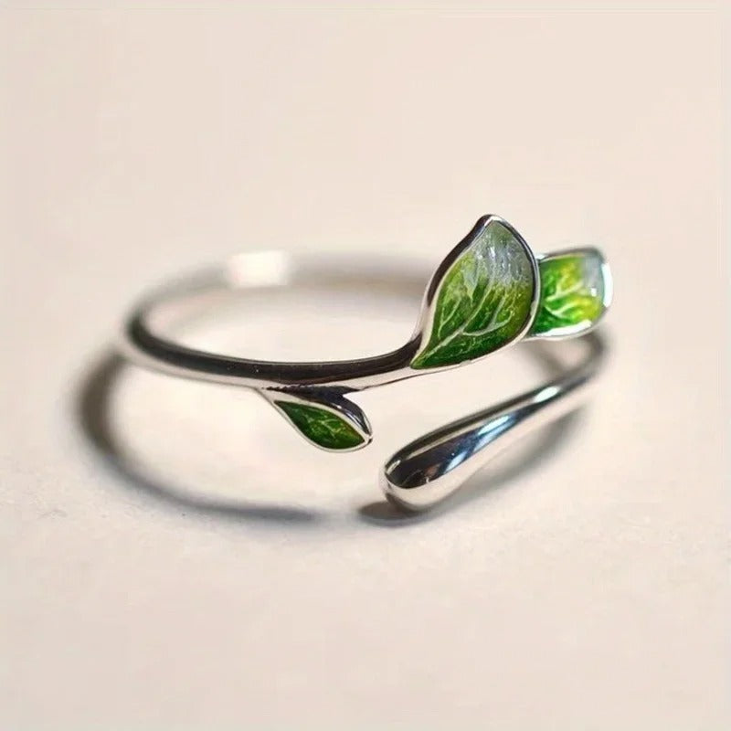 Adjustable Enamel Leaf Ring Plated in Sterling Silver 925