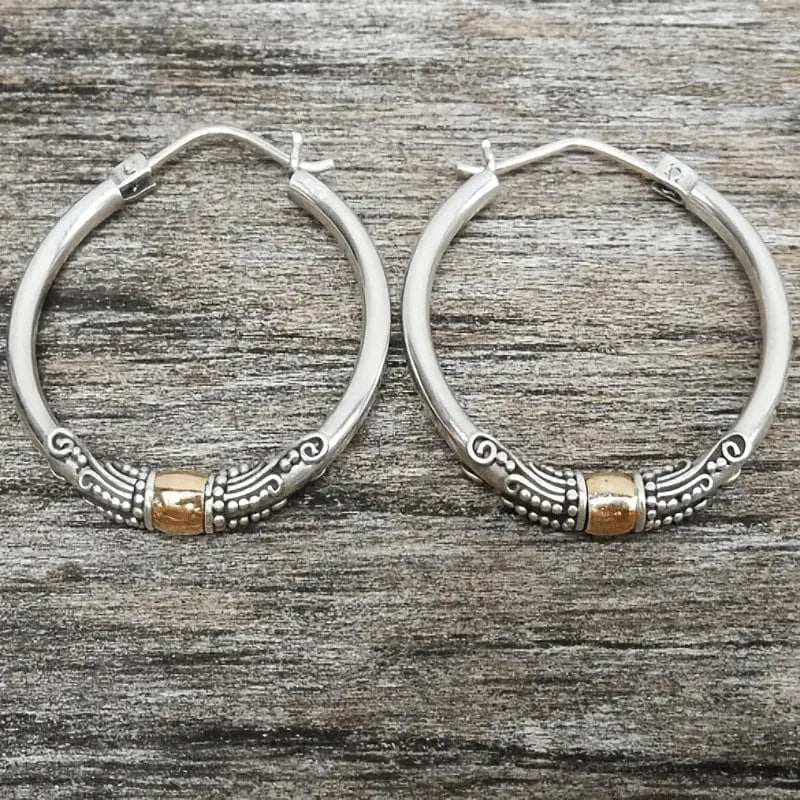 Boucles d'oreilles Éclat™ | Créoles argent vintage, motif sculpté