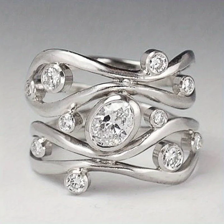 Bague Vintage en Argent au Design Irrégulier avec Zircons