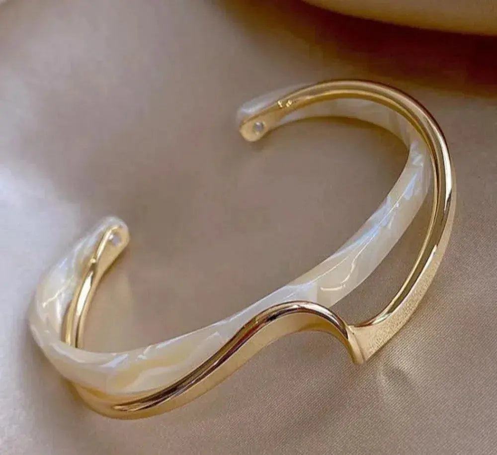 Ondée™ | Bracelet rigide à finition dorée
