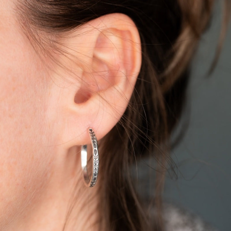 Belmont™ | Boucles d'oreilles créoles argentées