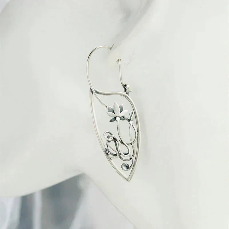 Boucles d’Oreilles Raffinées en Argent Sterling Motif Fleur de Lotus