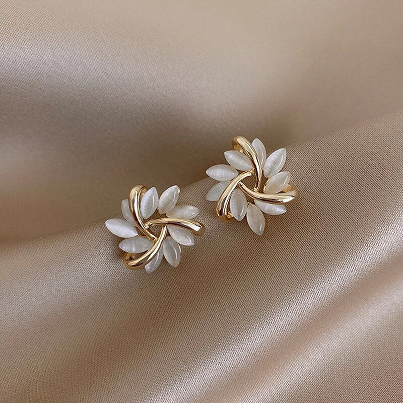 Boucles d’Oreilles Raffinées en Or et Argent Style Clous
