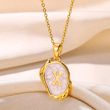 Collier océan plaqué or 18 carats avec initiales au fond de la mer