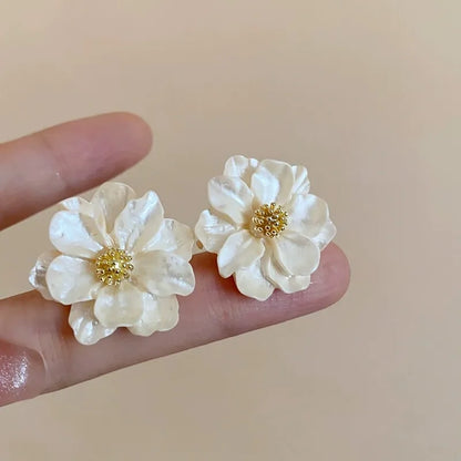 Fleur Éclat™ | Boucles d'oreilles chic en acrylique