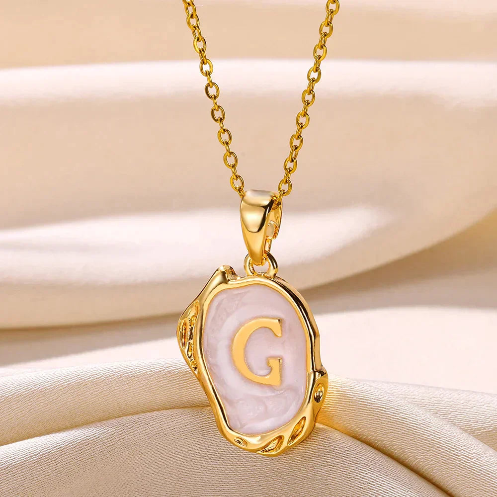 Collier océan plaqué or 18 carats avec initiales au fond de la mer