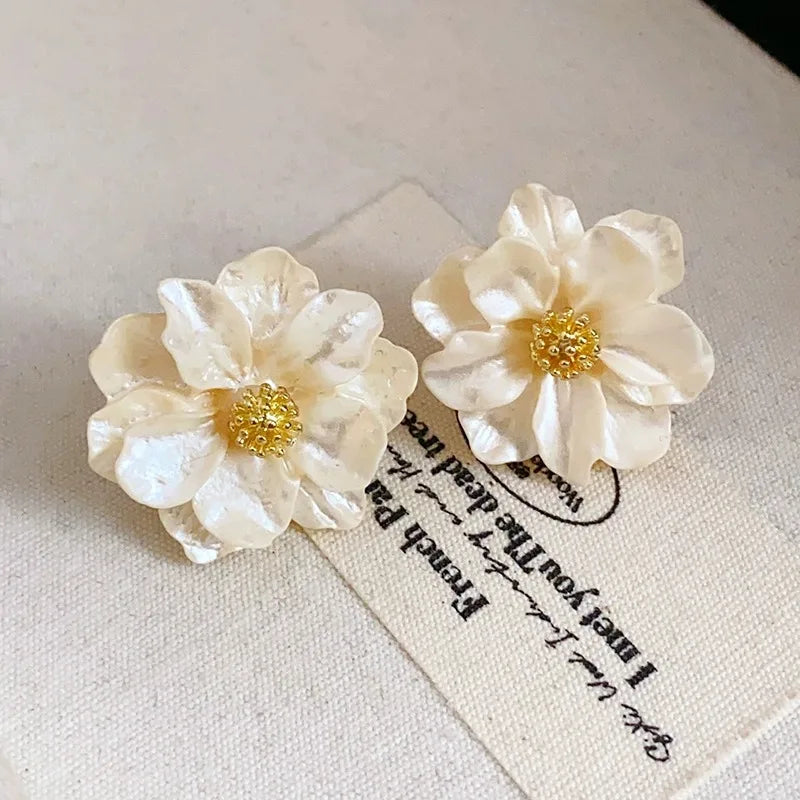 Fleur Éclat™ | Boucles d'oreilles chic en acrylique