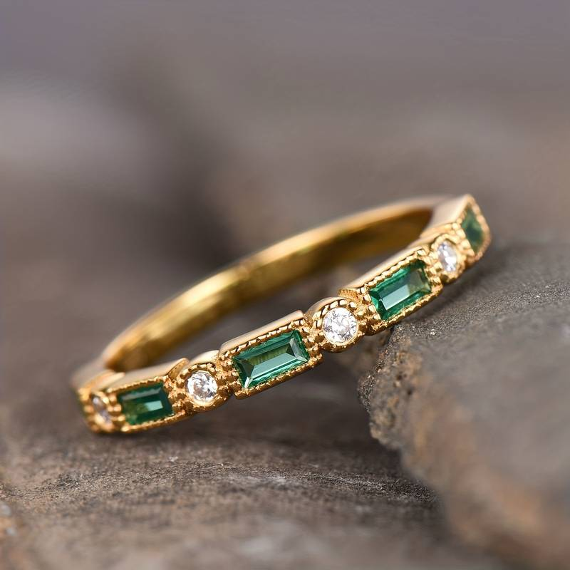 Alex – Bague dorée en zircon vert